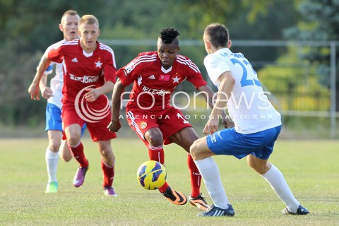  11.08.2013 MIELEC PILKA NOZNA<br />MECZ KONTROLNY MECZ TOWARZYSKI<br />STAL MIELEC - WISLA KRAKOW<br />N/Z EMMANUEL SARKI KRYSTIAN GETINGER<br /> 