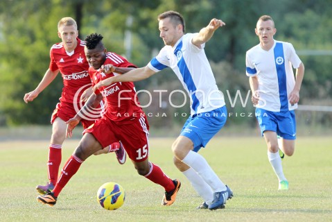  11.08.2013 MIELEC PILKA NOZNA<br />MECZ KONTROLNY MECZ TOWARZYSKI<br />STAL MIELEC - WISLA KRAKOW<br />N/Z EMMANUEL SARKI KRYSTIAN GETINGER<br /> 