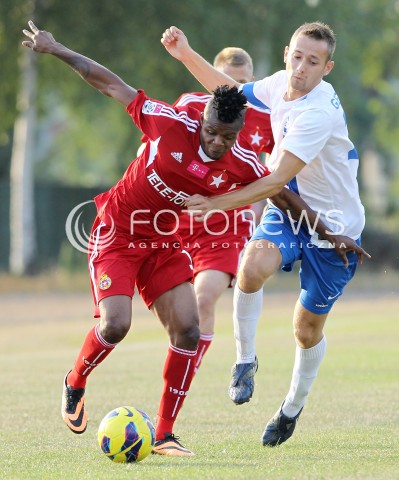  11.08.2013 MIELEC PILKA NOZNA<br />MECZ KONTROLNY MECZ TOWARZYSKI<br />STAL MIELEC - WISLA KRAKOW<br />N/Z EMMANUEL SARKI KRYSTIAN GETINGER<br /> 