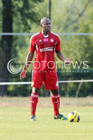  11.08.2013 MIELEC PILKA NOZNA<br />MECZ KONTROLNY MECZ TOWARZYSKI<br />STAL MIELEC - WISLA KRAKOW<br />N/Z OSMAN CHAVEZ SYLWETKA<br /> 