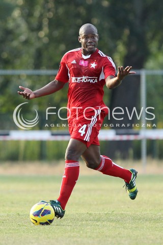  11.08.2013 MIELEC PILKA NOZNA<br />MECZ KONTROLNY MECZ TOWARZYSKI<br />STAL MIELEC - WISLA KRAKOW<br />N/Z OSMAN CHAVEZ SYLWETKA ZLOSC EMOCJE<br /> 