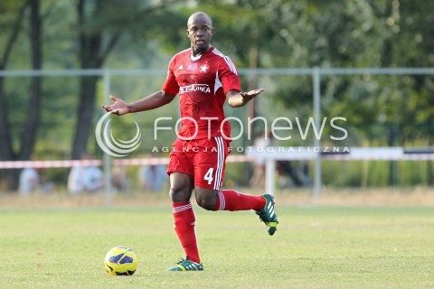  11.08.2013 MIELEC PILKA NOZNA<br />MECZ KONTROLNY MECZ TOWARZYSKI<br />STAL MIELEC - WISLA KRAKOW<br />N/Z OSMAN CHAVEZ SYLWETKA ZLOSC EMOCJE<br /> 
