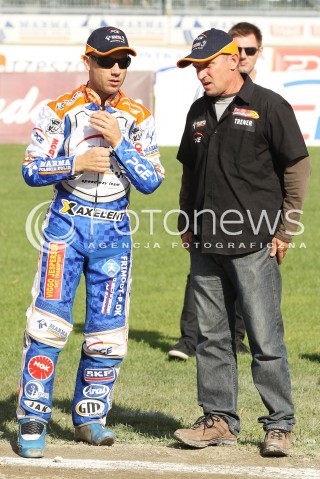  15.08.2013 RZESZOW ZUZEL SPEEDWAY ENEA EKSTRALIGA MECZ PGE MARMA RZESZOW - STELMET FALUBAZ ZIELONA GORA<br />N/Z NICKI PEDERSEN DARIUSZ SLEDZ TRENER SYLWETKA<br /> 
