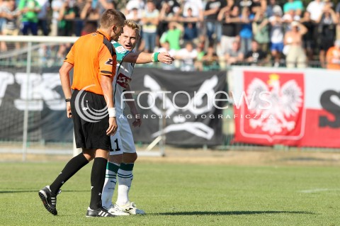  17.08.2013 STALOWA WOLA <br />PILKA NOZNA POLSKA PUCHAR POLSKI SEZON 2013/2014 FOOTBALL POLISH CUP SEASON 2013/2014 STAL STALOWA WOLA - SLASK WROCLAW<br />N/Z SEBASTIAN MILA SEDZIA ROZMOWA DYSKUSJA EMOCJE<br /> 