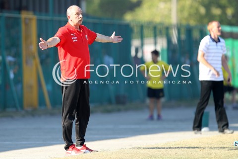  17.08.2013 STALOWA WOLA <br />PILKA NOZNA POLSKA PUCHAR POLSKI SEZON 2013/2014 FOOTBALL POLISH CUP SEASON 2013/2014 STAL STALOWA WOLA - SLASK WROCLAW<br />N/Z STANISLAW LEVY TRENER ( HEAD COACH ) ZLOSC EMOCJE SYLWETKA <br /> 