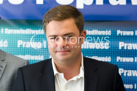  20.08.2013 RZESZOW KONFERENCJA PRASOWA PIS W ZWIAZKU Z UZUPELNIAJACYMI WYBORAMI DO SENATU NA PODKARPACIU.<br />NA KONFERENCJI POJAWIL SIE ADAM HOFMAN PROMUJACY KANDYDATURE ZDZISLAWA PUPY.<br />N/Z ADAM HOFMAN SYLWETKA<br /> 