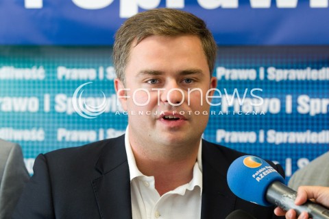  20.08.2013 RZESZOW KONFERENCJA PRASOWA PIS W ZWIAZKU Z UZUPELNIAJACYMI WYBORAMI DO SENATU NA PODKARPACIU.<br />NA KONFERENCJI POJAWIL SIE ADAM HOFMAN PROMUJACY KANDYDATURE ZDZISLAWA PUPY.<br />N/Z ADAM HOFMAN SYLWETKA<br /> 