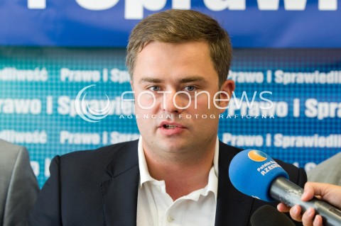  20.08.2013 RZESZOW KONFERENCJA PRASOWA PIS W ZWIAZKU Z UZUPELNIAJACYMI WYBORAMI DO SENATU NA PODKARPACIU.<br />NA KONFERENCJI POJAWIL SIE ADAM HOFMAN PROMUJACY KANDYDATURE ZDZISLAWA PUPY.<br />N/Z ADAM HOFMAN SYLWETKA<br /> 