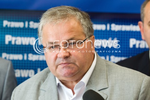  20.08.2013 RZESZOW KONFERENCJA PRASOWA PIS W ZWIAZKU Z UZUPELNIAJACYMI WYBORAMI DO SENATU NA PODKARPACIU.<br />NA KONFERENCJI POJAWIL SIE ADAM HOFMAN PROMUJACY KANDYDATURE ZDZISLAWA PUPY.<br />N/Z STANISLAW OZOG SYLWETKA<br /> 