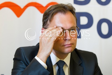  20.08.2013 RZESZOW KONFERENCJA PRASOWA SOLIDARNEJ POLSKI W ZWIAZKU Z UZUPELNIAJACYMI WYBORAMI DO SENATU NA PODKARPACIU.<br />NA KONFERENCJI POJAWIL SIE PRZEWODNICZACY KLUBU SOLIDARNA POLSKA ARKADIUSZ MULARCZYK PROMUJACY KANDYDATURE KAZIMIERZA ZIOBRO.<br />N/Z ARKADIUSZ MULARCZYK SYLWETKA OKULARY<br /> 