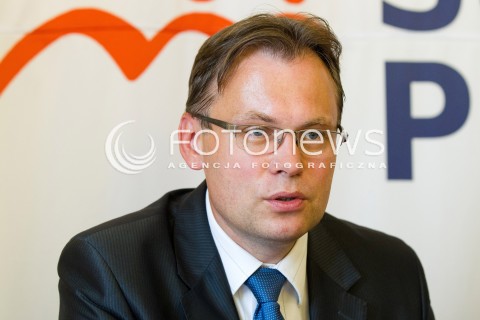  20.08.2013 RZESZOW KONFERENCJA PRASOWA SOLIDARNEJ POLSKI W ZWIAZKU Z UZUPELNIAJACYMI WYBORAMI DO SENATU NA PODKARPACIU.<br />NA KONFERENCJI POJAWIL SIE PRZEWODNICZACY KLUBU SOLIDARNA POLSKA ARKADIUSZ MULARCZYK PROMUJACY KANDYDATURE KAZIMIERZA ZIOBRO.<br />N/Z ARKADIUSZ MULARCZYK SYLWETKA<br /> 