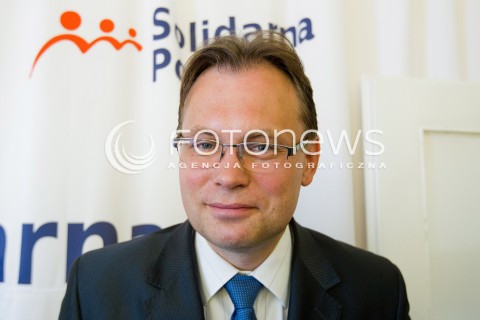  20.08.2013 RZESZOW KONFERENCJA PRASOWA SOLIDARNEJ POLSKI W ZWIAZKU Z UZUPELNIAJACYMI WYBORAMI DO SENATU NA PODKARPACIU.<br />NA KONFERENCJI POJAWIL SIE PRZEWODNICZACY KLUBU SOLIDARNA POLSKA ARKADIUSZ MULARCZYK PROMUJACY KANDYDATURE KAZIMIERZA ZIOBRO.<br />N/Z ARKADIUSZ MULARCZYK SYLWETKA<br /> 