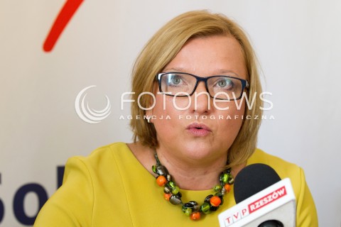  20.08.2013 RZESZOW <br />KONFERENCJA PRASOWA SOLIDARNEJ POLSKI W ZWIAZKU Z UZUPELNIAJACYMI WYBORAMI DO SENATU NA PODKARPACIU. NA KONFERENCJI POJAWILA SIE POSEL BEATA KEMPA PROMUJACA KANDYDATURE KAZIMIERZA ZIOBRO. <br />N/Z BEATA KEMPA <br /> 