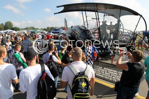  24.08.2013 RADOM <br />MIEDZYNARODOWE POKAZY LOTNICZE W RADOMIU<br />RADOM AIRSHOW 2013<br />N/Z PUBLICZNOSC LUDZIE<br /> 
