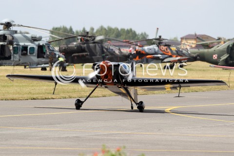  24.08.2013 RADOM <br />MIEDZYNARODOWE POKAZY LOTNICZE W RADOMIU<br />RADOM AIRSHOW 2013<br />N/Z SAMOLOT SBACH PILOT ARTUR KIELAK <br /> 