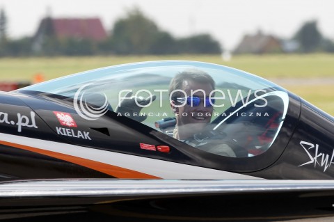  24.08.2013 RADOM <br />MIEDZYNARODOWE POKAZY LOTNICZE W RADOMIU<br />RADOM AIRSHOW 2013<br />N/Z PILOT ARTUR KIELAK<br /> 