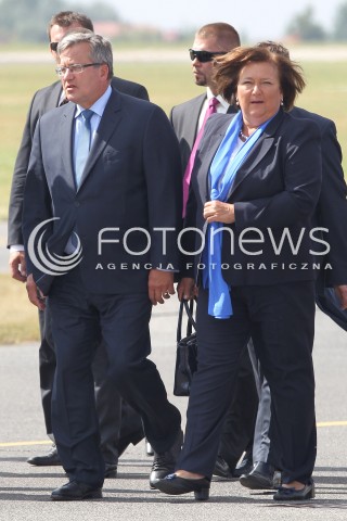  24.08.2013 RADOM <br />MIEDZYNARODOWE POKAZY LOTNICZE W RADOMIU<br />RADOM AIRSHOW 2013<br />PREZYDENT RP BRONISLAW KOMOROWSKI Z MALZONKA NA OTWARCIU POKAZOW LOTNICZYCH W RADOMIU<br />N/Z PREZYDENT BRONISLAW KOMOROWSKI PREZYDENTOWA ANNA KOMOROWSKA MALZONKA <br /> 
