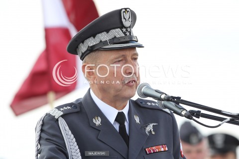  24.08.2013 RADOM <br />MIEDZYNARODOWE POKAZY LOTNICZE W RADOMIU<br />RADOM AIRSHOW 2013<br />N/Z GENERAL LECH MAJEWSKI DOWODCA SIL POWIETRZNYCH<br /> 