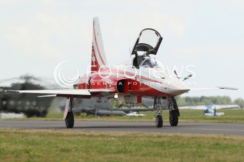  24.08.2013 RADOM <br />MIEDZYNARODOWE POKAZY LOTNICZE W RADOMIU<br />RADOM AIRSHOW 2013<br />N/Z ZESPOL AKROBACYJNY PATROUILLE SUISSE SAMOLOT  SAMOLOT NORTHROP F-5E TIGER II<br /> 