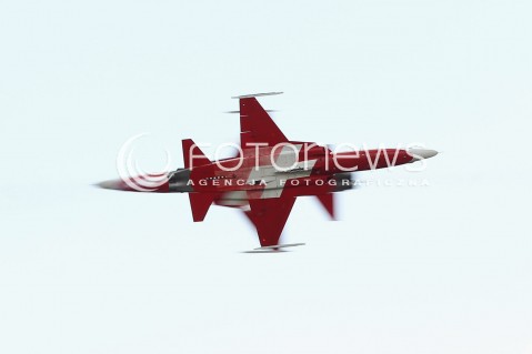  24.08.2013 RADOM <br />MIEDZYNARODOWE POKAZY LOTNICZE W RADOMIU<br />RADOM AIRSHOW 2013<br />N/Z ZESPOL AKROBACYJNY PATROUILLE SUISSE SAMOLOT  SAMOLOT NORTHROP F-5E TIGER II<br /> 