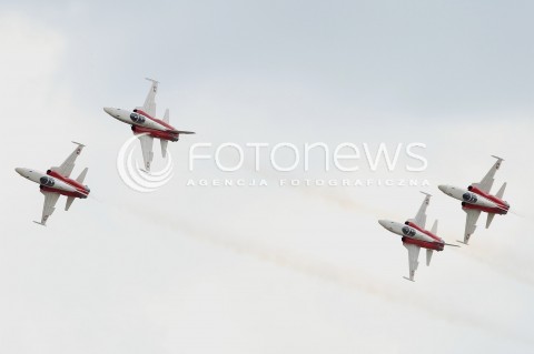  24.08.2013 RADOM <br />MIEDZYNARODOWE POKAZY LOTNICZE W RADOMIU<br />RADOM AIRSHOW 2013<br />N/Z ZESPOL AKROBACYJNY PATROUILLE SUISSE SAMOLOT  SAMOLOT NORTHROP F-5E TIGER II<br /> 