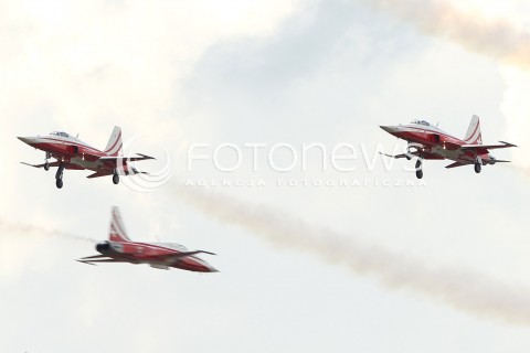  24.08.2013 RADOM <br />MIEDZYNARODOWE POKAZY LOTNICZE W RADOMIU<br />RADOM AIRSHOW 2013<br />N/Z ZESPOL AKROBACYJNY PATROUILLE SUISSE SAMOLOT  SAMOLOT NORTHROP F-5E TIGER II<br /> 