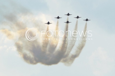  24.08.2013 RADOM <br />MIEDZYNARODOWE POKAZY LOTNICZE W RADOMIU<br />RADOM AIRSHOW 2013<br />N/Z ZESPOL AKROBACYJNY PATROUILLE SUISSE SAMOLOT  SAMOLOT NORTHROP F-5E TIGER II<br /> 