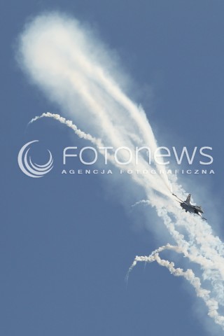  24.08.2013 RADOM <br />MIEDZYNARODOWE POKAZY LOTNICZE W RADOMIU<br />RADOM AIRSHOW 2013<br />N/Z BELGIJSKI SAMOLOT F16 F-16 FLARY<br /> 