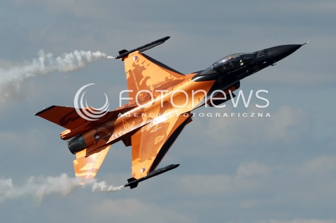  25.08.2013 RADOM <br />MIEDZYNARODOWE POKAZY LOTNICZE W RADOMIU RADOM AIRSHOW 2013 <br />N/Z HOLENDERSKI SAMOLOT F-16 F16<br /> 