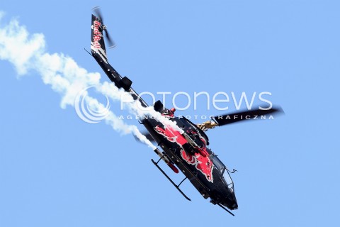  25.08.2013 RADOM <br />MIEDZYNARODOWE POKAZY LOTNICZE W RADOMIU RADOM AIRSHOW 2013 <br />N/Z SMIGLOWIEC HELIKOPTER BELL AH-1 COBRA AH1<br /> 