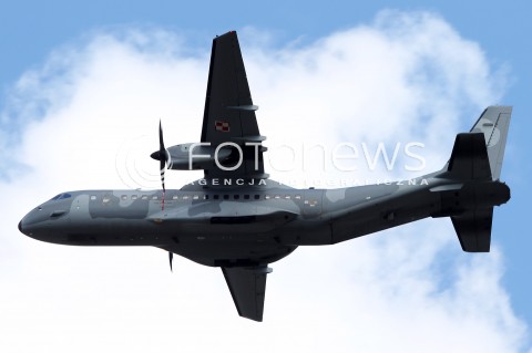  25.08.2013 RADOM <br />MIEDZYNARODOWE POKAZY LOTNICZE W RADOMIU RADOM AIRSHOW 2013 <br />N/Z SAMOLOT TRANSPORTOWY CASA C-295 C295 NALEZACY DO POLSKIEJ ARMII<br /> 