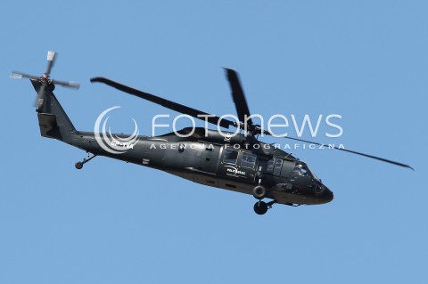  25.08.2013 RADOM <br />MIEDZYNARODOWE POKAZY LOTNICZE W RADOMIU RADOM AIRSHOW 2013 <br />N/Z SMIGLOWIEC HELIKOPTER SIKORSKI S-70I BLACK HAWK PRODUKOWANY W MIELCU<br /> 