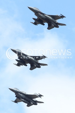  25.08.2013 RADOM <br />MIEDZYNARODOWE POKAZY LOTNICZE W RADOMIU RADOM AIRSHOW 2013 <br />N/Z SAMOLOT F-16 FIGHTING FALCON NALEZACY DO POLSKIEJ ARMII<br /> 