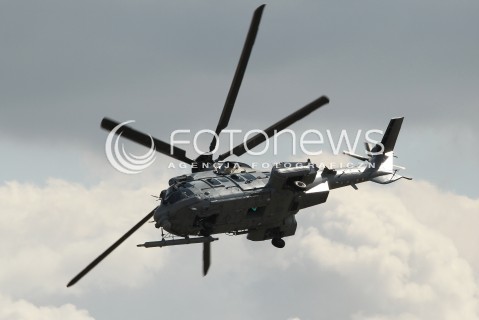  25.08.2013 RADOM<br />PREZENTACJA FRANCUSKIEGO SMIGLOWCA EUROCOPTER EC725 CARACAL PODCZAS RADOM AIRSHOW 2013 KTORY MA BYC PROPOZYCJA FIRMY EUROCOPTER NA SMIGLOWIEC DLA POLSKIEJ ARMII<br />N/Z HELIKOPTER EC-725 CARACAL<br /> 