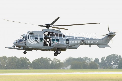 25.08.2013 RADOM<br />PREZENTACJA FRANCUSKIEGO SMIGLOWCA EUROCOPTER EC725 CARACAL PODCZAS RADOM AIRSHOW 2013 KTORY MA BYC PROPOZYCJA FIRMY EUROCOPTER NA SMIGLOWIEC DLA POLSKIEJ ARMII<br />N/Z HELIKOPTER EC-725 CARACAL<br /> 