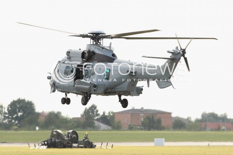  25.08.2013 RADOM<br />PREZENTACJA FRANCUSKIEGO SMIGLOWCA EUROCOPTER EC725 CARACAL PODCZAS RADOM AIRSHOW 2013 KTORY MA BYC PROPOZYCJA FIRMY EUROCOPTER NA SMIGLOWIEC DLA POLSKIEJ ARMII<br />N/Z HELIKOPTER EC-725 CARACAL<br /> 
