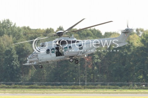  25.08.2013 RADOM<br />PREZENTACJA FRANCUSKIEGO SMIGLOWCA EUROCOPTER EC725 CARACAL PODCZAS RADOM AIRSHOW 2013 KTORY MA BYC PROPOZYCJA FIRMY EUROCOPTER NA SMIGLOWIEC DLA POLSKIEJ ARMII<br />N/Z HELIKOPTER EC-725 CARACAL<br /> 