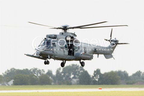  25.08.2013 RADOM<br />PREZENTACJA FRANCUSKIEGO SMIGLOWCA EUROCOPTER EC725 CARACAL PODCZAS RADOM AIRSHOW 2013 KTORY MA BYC PROPOZYCJA FIRMY EUROCOPTER NA SMIGLOWIEC DLA POLSKIEJ ARMII<br />N/Z HELIKOPTER EC-725 CARACAL<br /> 