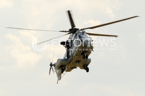  25.08.2013 RADOM<br />PREZENTACJA FRANCUSKIEGO SMIGLOWCA EUROCOPTER EC725 CARACAL PODCZAS RADOM AIRSHOW 2013 KTORY MA BYC PROPOZYCJA FIRMY EUROCOPTER NA SMIGLOWIEC DLA POLSKIEJ ARMII<br />N/Z HELIKOPTER EC-725 CARACAL<br /> 