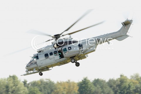  25.08.2013 RADOM<br />PREZENTACJA FRANCUSKIEGO SMIGLOWCA EUROCOPTER EC725 CARACAL PODCZAS RADOM AIRSHOW 2013 KTORY MA BYC PROPOZYCJA FIRMY EUROCOPTER NA SMIGLOWIEC DLA POLSKIEJ ARMII<br />N/Z HELIKOPTER EC-725 CARACAL<br /> 