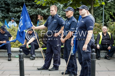  27.08.2013 PROTEST POLICJI PRZECIW OBNIZKOM WYNAGRODZEN  