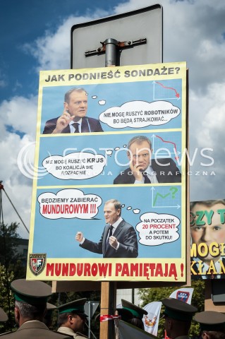  27.08.2013 PROTEST POLICJI PRZECIW OBNIZKOM WYNAGRODZEN  