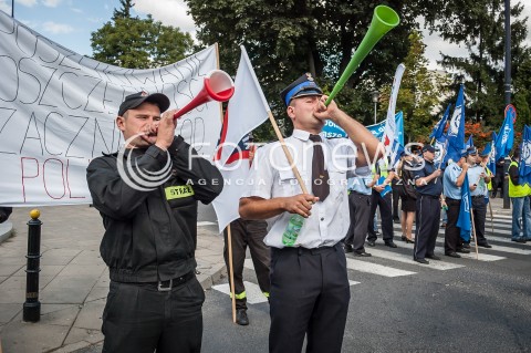  27.08.2013 PROTEST POLICJI PRZECIW OBNIZKOM WYNAGRODZEN  