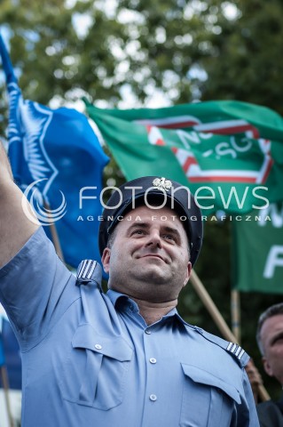  27.08.2013 PROTEST POLICJI PRZECIW OBNIZKOM WYNAGRODZEN  