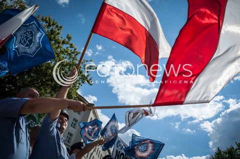  27.08.2013 PROTEST POLICJI PRZECIW OBNIZKOM WYNAGRODZEN  