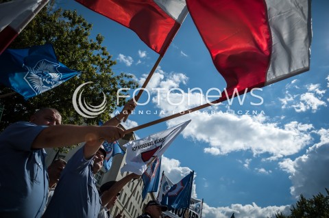  27.08.2013 PROTEST POLICJI PRZECIW OBNIZKOM WYNAGRODZEN  