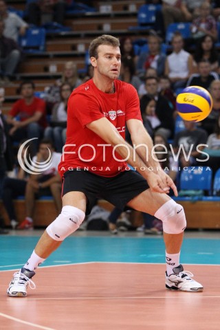  29.08.2013 RZESZOW SIATKOWKA<br />OTWARTY DLA KIBICOW TRENING SIATKARZY ASSECO RESOVIA<br />N/Z PETER VERES SYLWETKA<br /> 