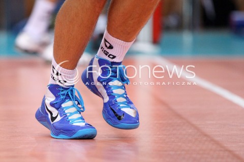  29.08.2013 RZESZOW SIATKOWKA<br />OTWARTY DLA KIBICOW TRENING SIATKARZY ASSECO RESOVIA<br />N/Z ZDJECIE ILUSTRACYJNE BUTY NOGI BLOK SKOK<br /> 