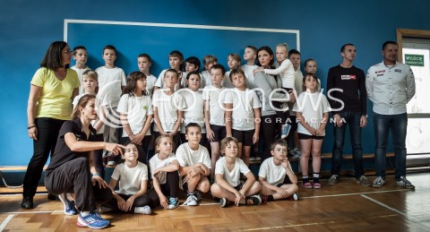  04.09.2013 WARSZAWA MINISTER SPORTU JOANNA MUCHA INAUGURUJE AKCJE WF Z KLASA N/Z MINISTER SPORTU JOANNA MUCHA MAJA WLOSZCZOWSKA UCZNIOWIE DZIECI  