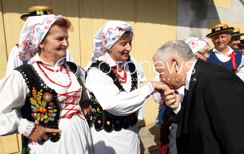 Jarosław Kaczyński w gospodarstwie rolnym
